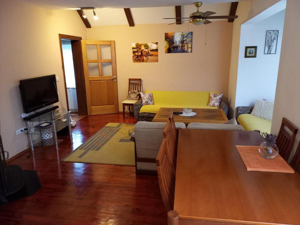 Vacation Home "Cehic" Kulen Vakuf Bagian luar foto